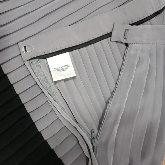 Smart Set Pleated Skirt - Picture 4 of 5